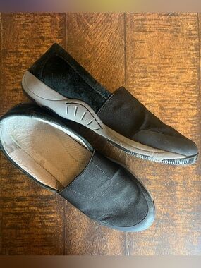 Dansko black canvas comfy shoes 38 USA 7.5 - 8 Harriet slip ons